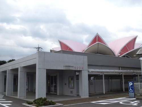 図書館外観の写真