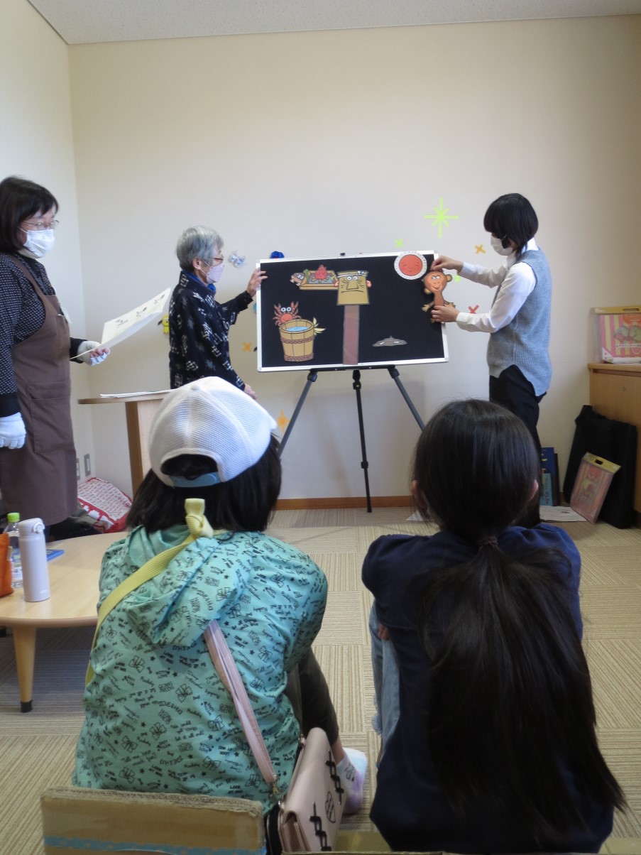 パネルシアターのおはなし会の様子