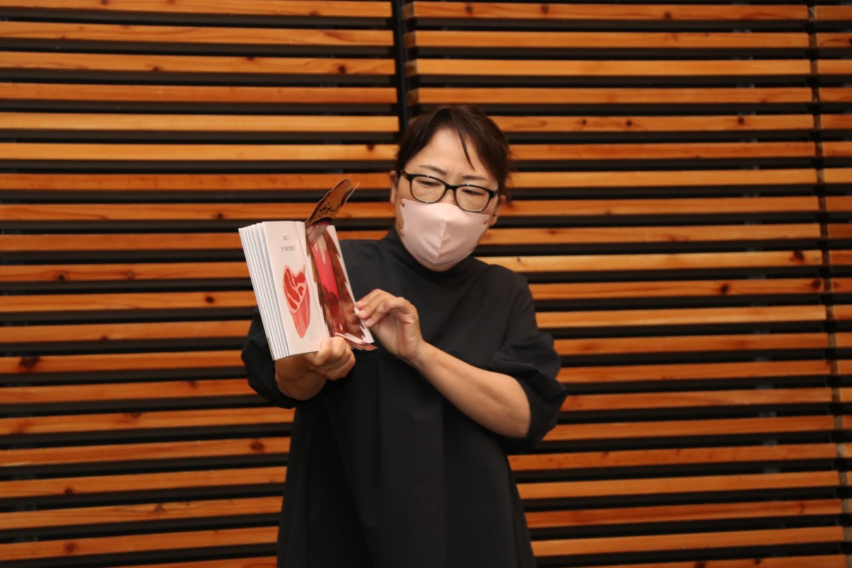 「ぐるるんぱ」さんによる、おはなし会の様子