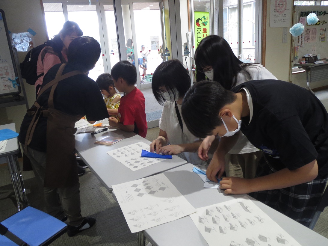 こうさく教室「おりがみで海のいきものをつくろう♪」の写真