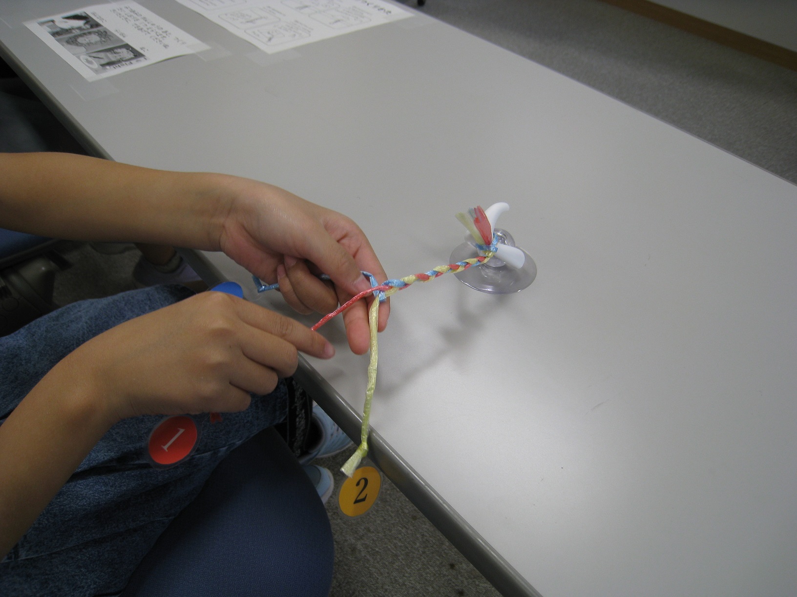 オリジナルしおり作成の様子