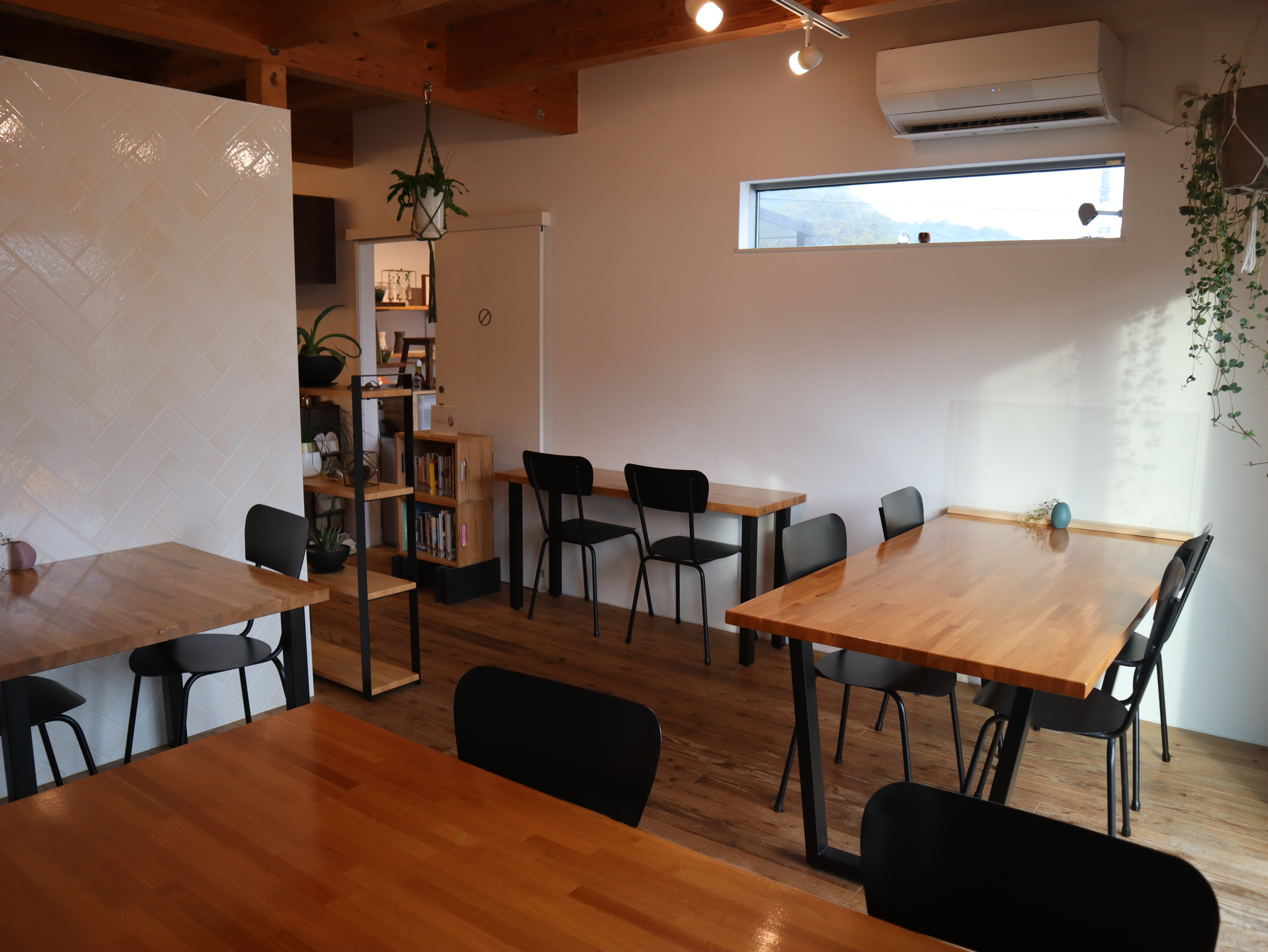 PLANT BASED RESUTAURANT MANJI内観 .JPG